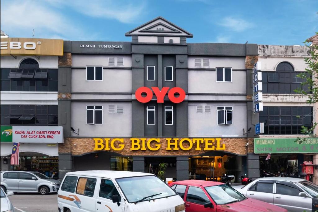 a large building with a big big hotel at Big Big Hotel in Johor Bahru