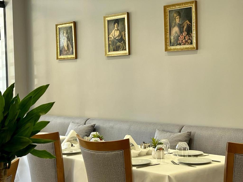 Ein Sitzbereich in der Unterkunft Hotel Mimani