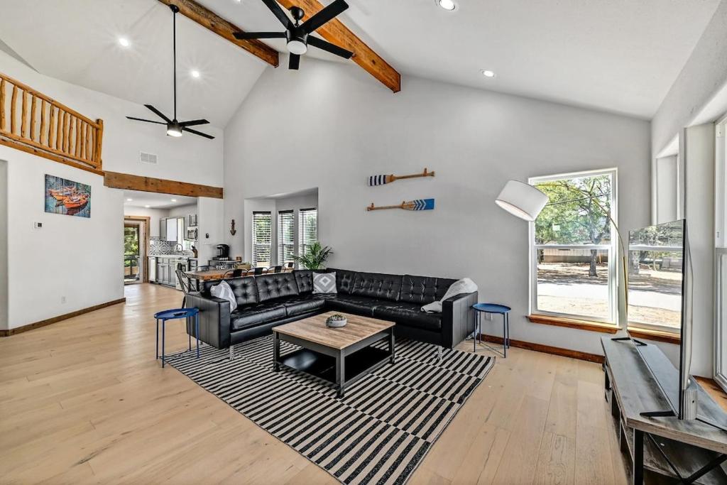Luxury Chanelfront Lakehouse In Kingsland, Kingsland (updated prices 2024)