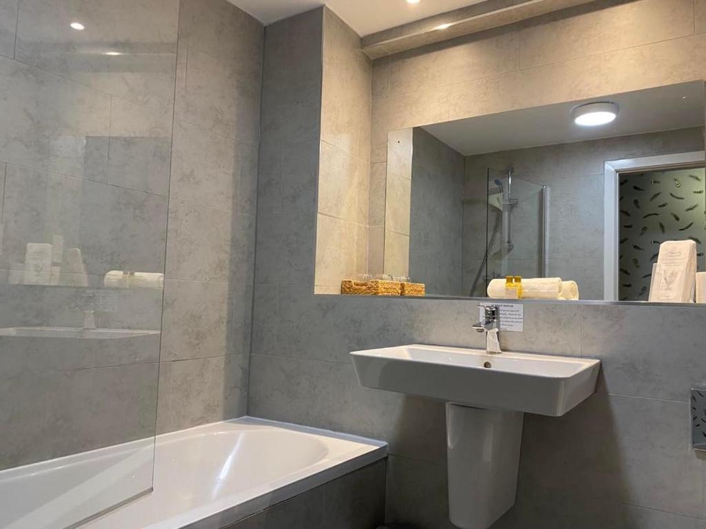 Achray House Restaurant with Rooms - Double Room With Mountain View - Pet Friendly