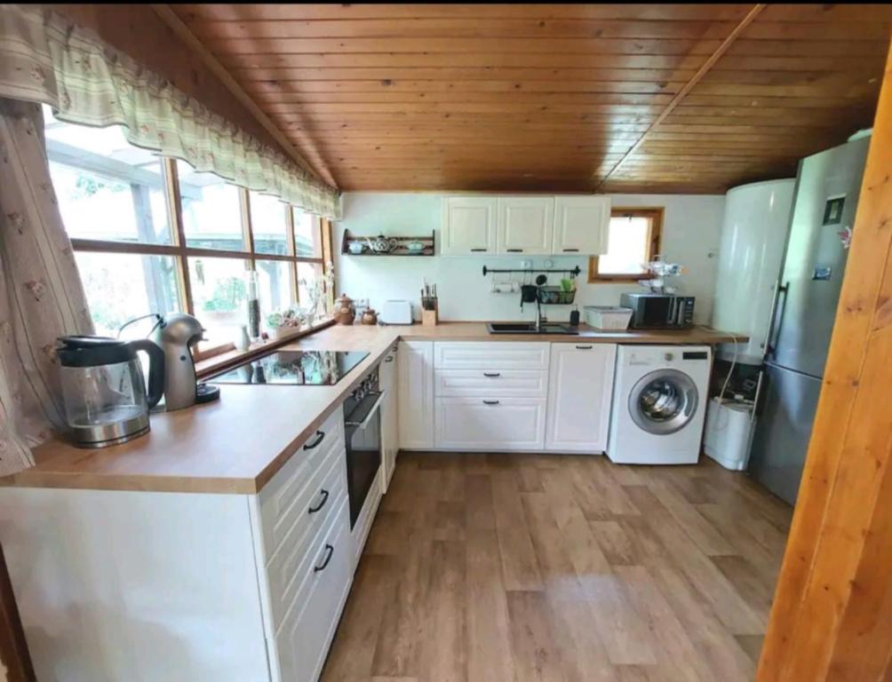 Kuchyň nebo kuchyňský kout v ubytování Charming cottage KLARA with Sauna, Nature&Privacy near Prague