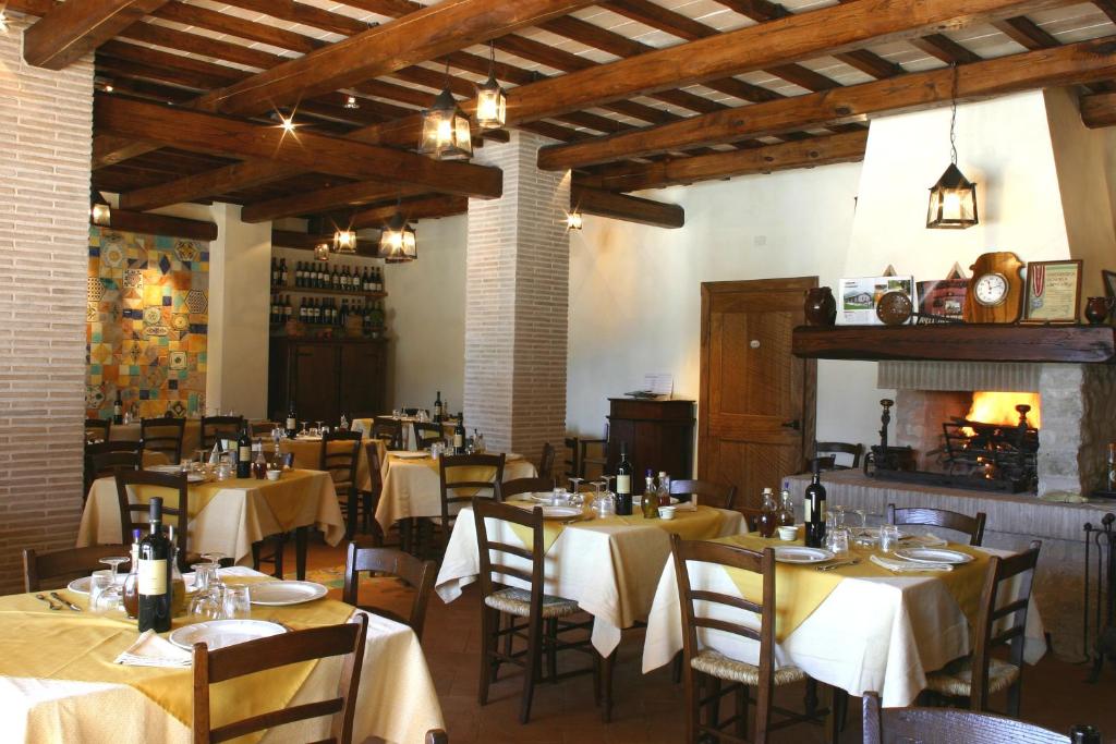 Reštaurácia alebo iné gastronomické zariadenie v ubytovaní Agriturismo Casale nel Parco dei Monti Sibillini