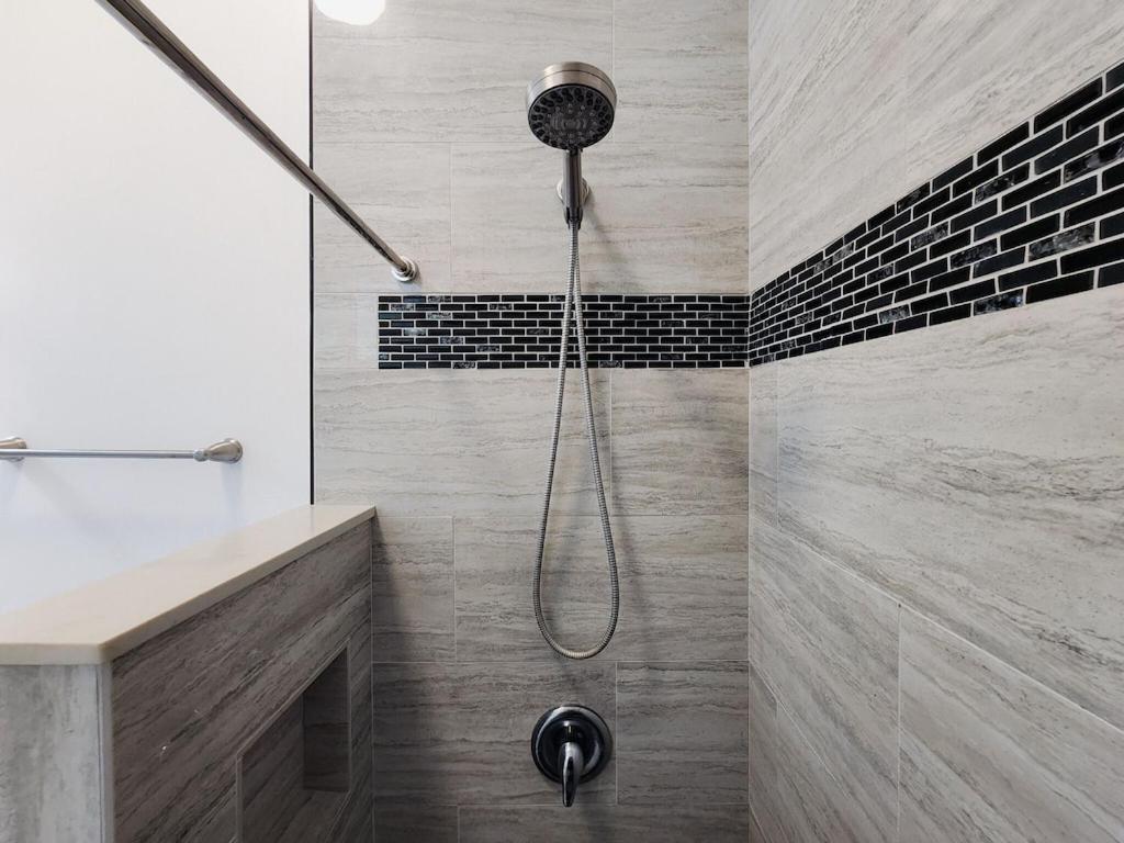 Koupelna v ubytování Unit 14 Maui Ohana Modern Studio