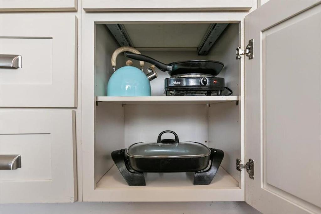 Kuchyň nebo kuchyňský kout v ubytování Unit 15 Maui Ohana Modern Studio