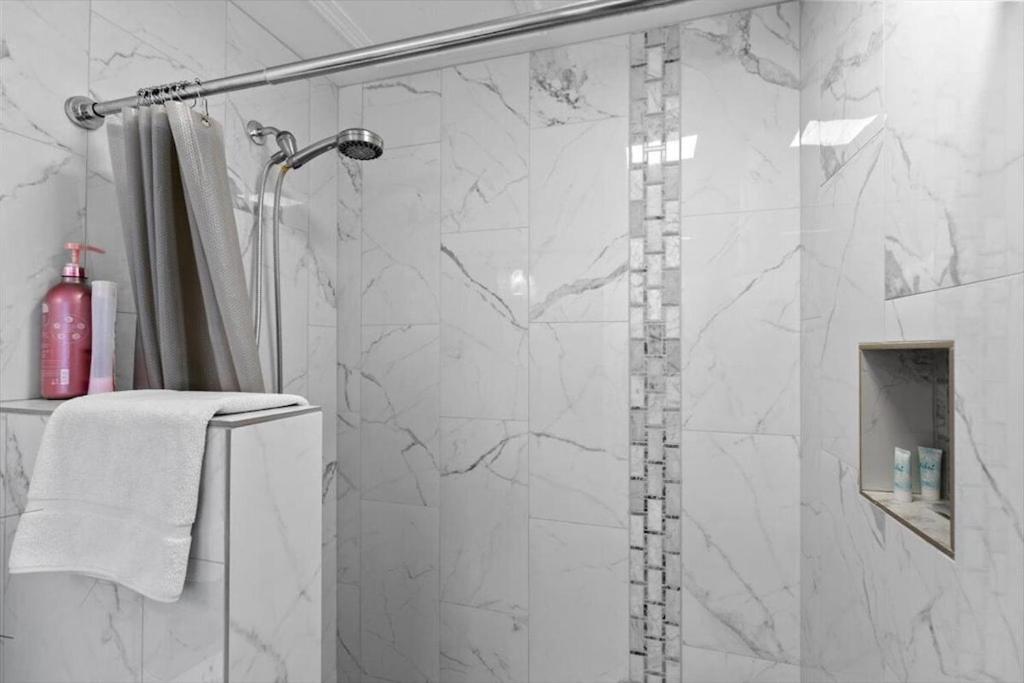 Koupelna v ubytování Unit 17 Maui Ohana Modern Studio