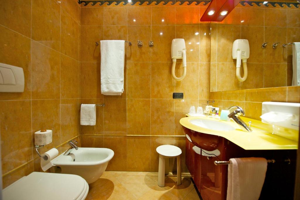 Hotel Royal Torino Centro Congressi - Resim 35