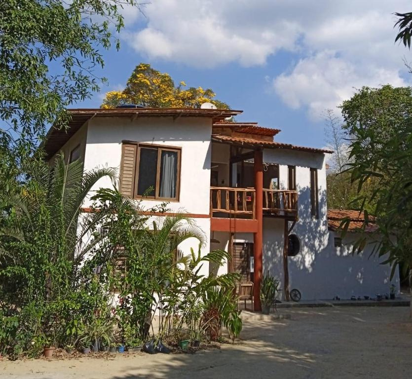 Casa con porche y balcón en Pousada Raízes Guaramiranga en Guaramiranga