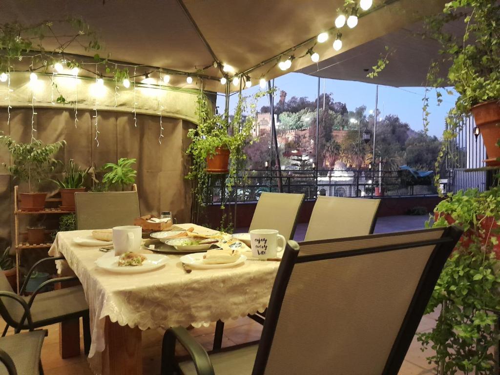 Restaurace v ubytování Terraza Santa Lucia,Suites "Como en su Casa"