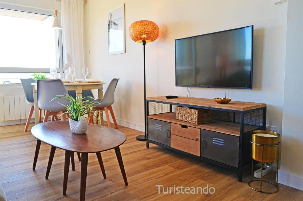 TV a/nebo společenská místnost v ubytování Dúplex ANANDA, vistas impresionantes con parking y piscina comunitaria