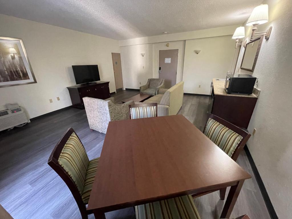 Comfort Inn Pinehurst - Southern Pines - Suite Queen Con Cuatro Camas Queen - No Fumador
