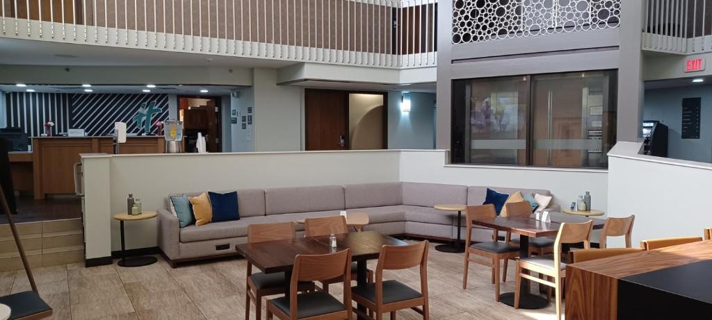 Posezení v ubytování Holiday Inn - McAllen - Medical Center Area by IHG