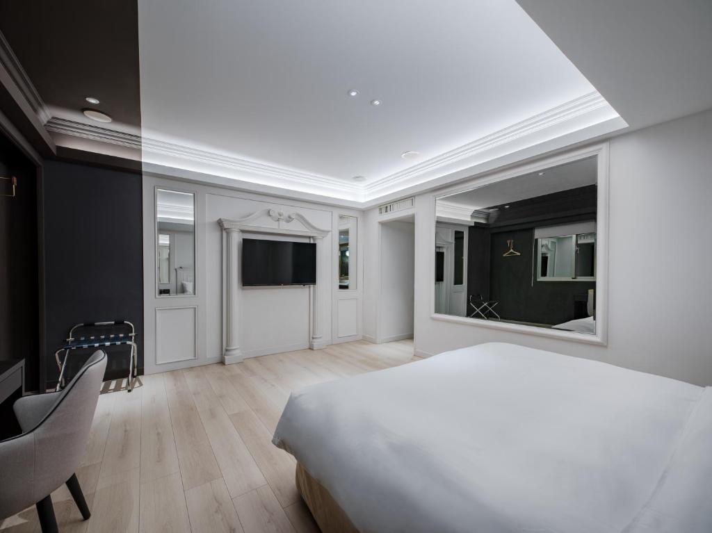 Postel nebo postele na pokoji v ubytování Archess Hotel