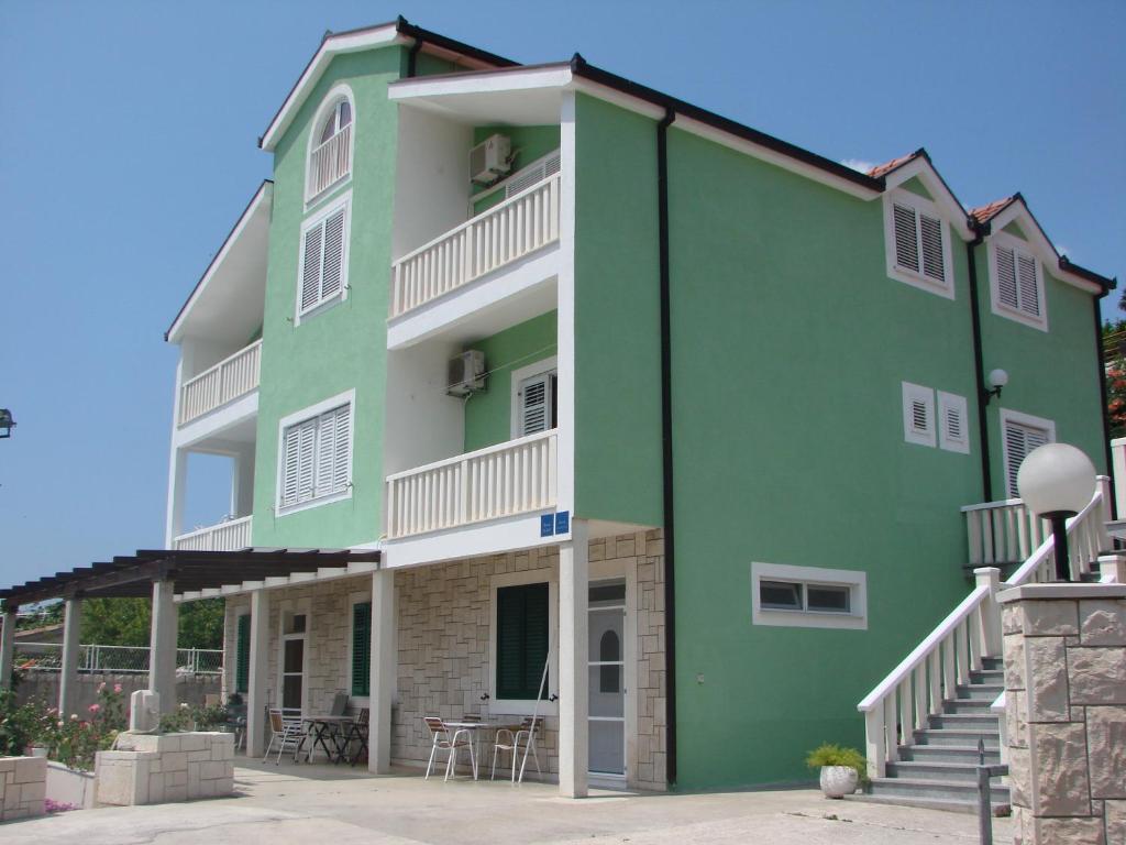 Budova, v ktorej sa apartmán nachádza