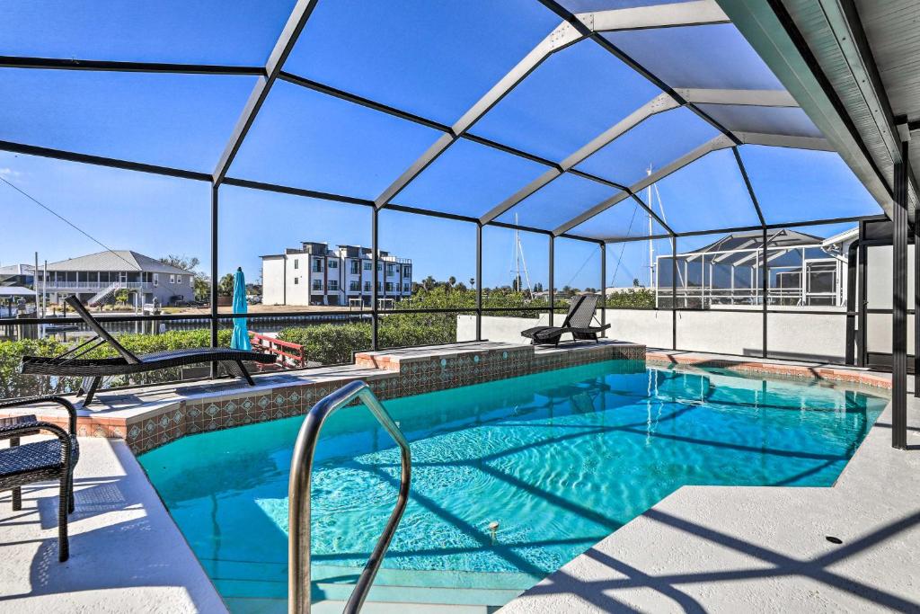 Apollo Beach Getaway with Dock and Pool!, Apollo Beach (updated prices