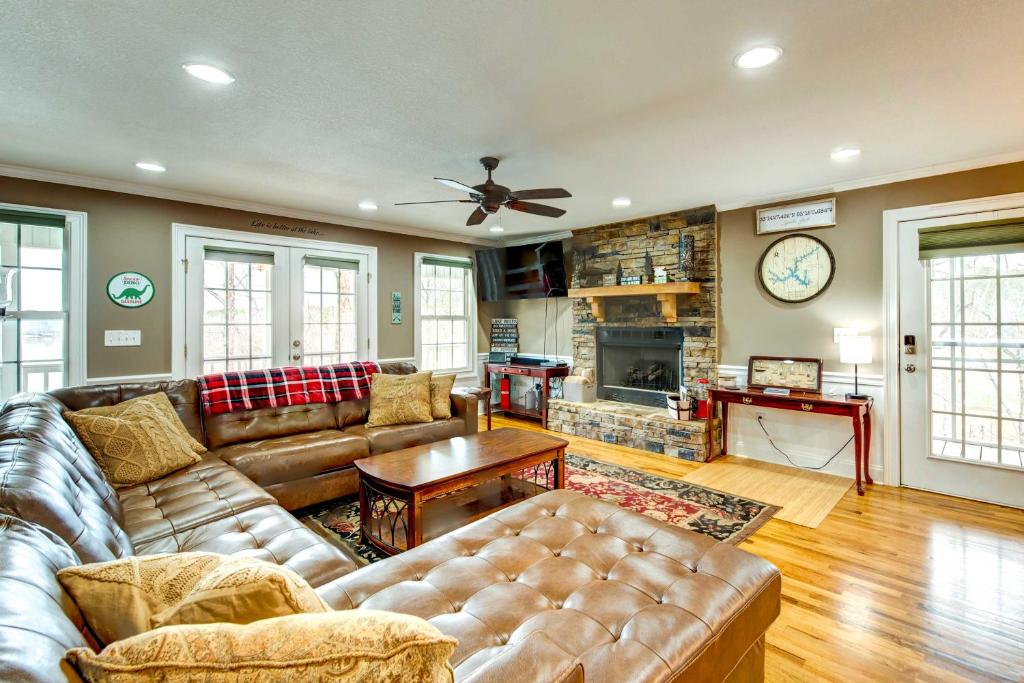 Home on Lake Sinclair with Private Dock, Sparta (updated prices