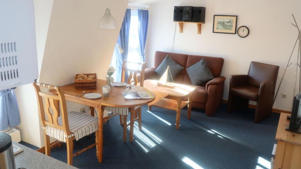 a living room with a couch and a table at Ferienwohnung " Lee " in Neuharlingersiel