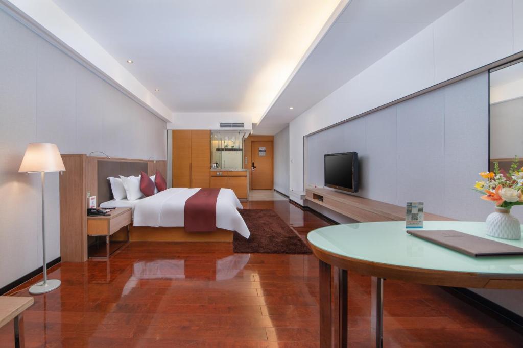 Shenzhen Ramada Plaza, North Railway Station - Deluxe King Room