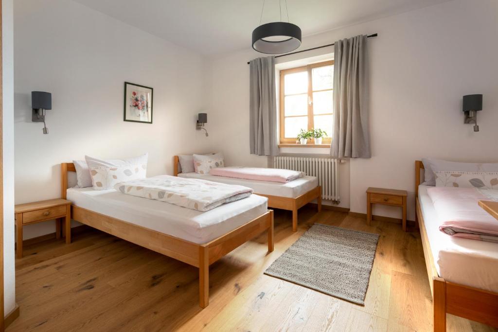 Bernhardhof - Pension, Guest-House & Apartments - Habitación Triple