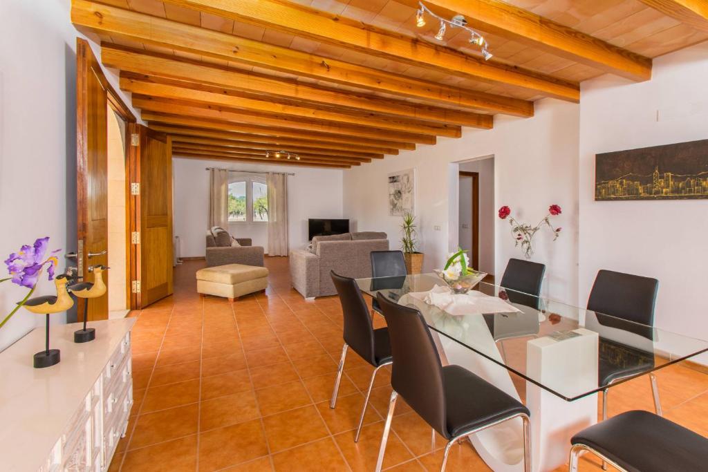 A seating area at Finca SERA Caimari by Mallorca Villa Selection