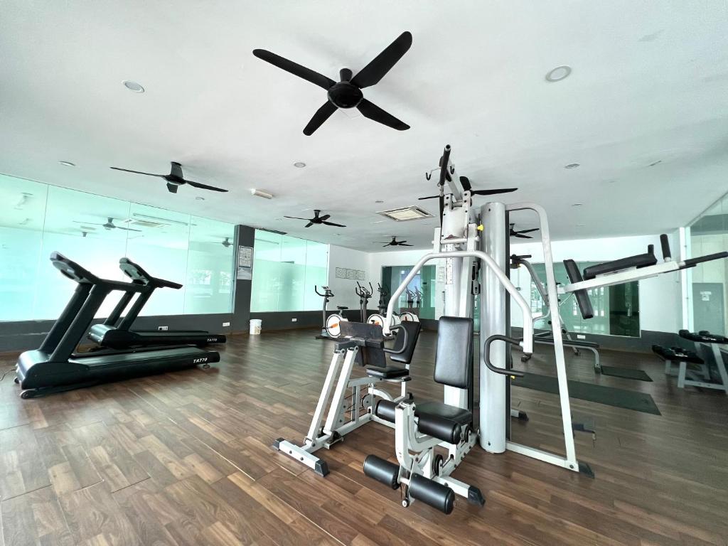 Fitness centrum a/nebo fitness zařízení v ubytování The D Carlton HomeStay 2BR