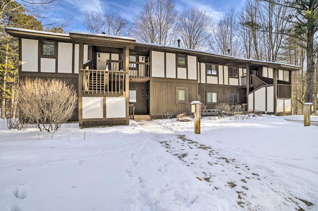 PetFriendly Bellaire Condo with Balcony!, USA