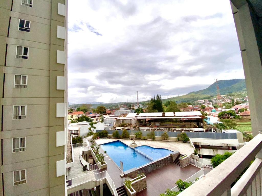 Nespecifikovaný výhled na hory nebo výhled na hory při pohledu z hotelu
