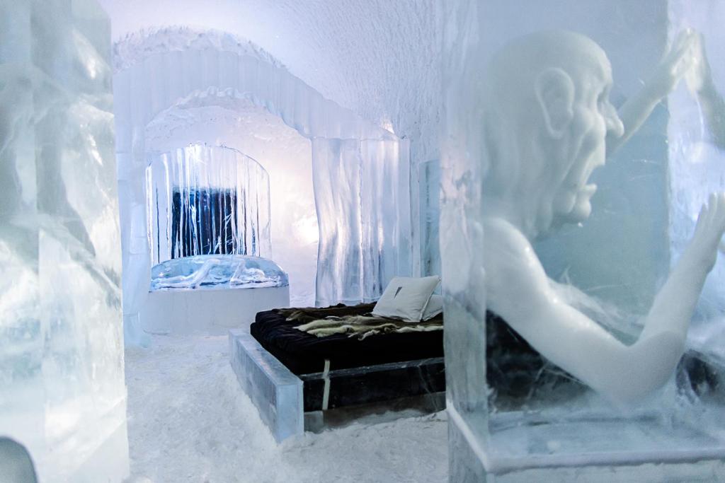 Icehotel - Deluxe Suite 365 - Cold Room