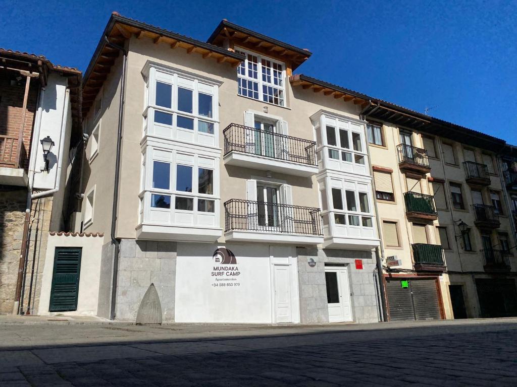 The building in which az apartmanhoteleket is located