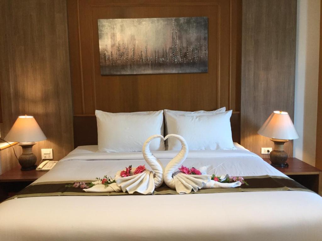 Postel nebo postele na pokoji v ubytování Siamgrand Hotel