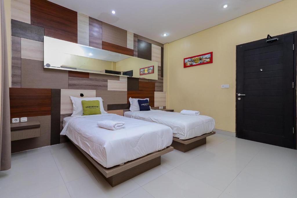 Postel nebo postele na pokoji v ubytování Urbanview Hotel WG Jimbaran Bali