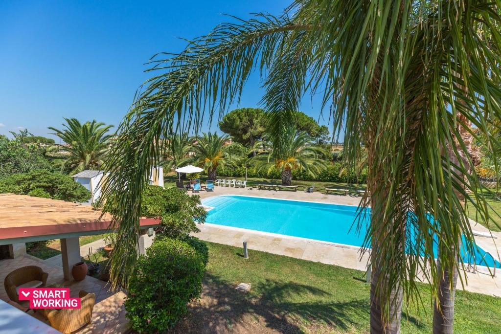 A piscina localizada em Villa Arenella con Piscina - NU ou nos arredores