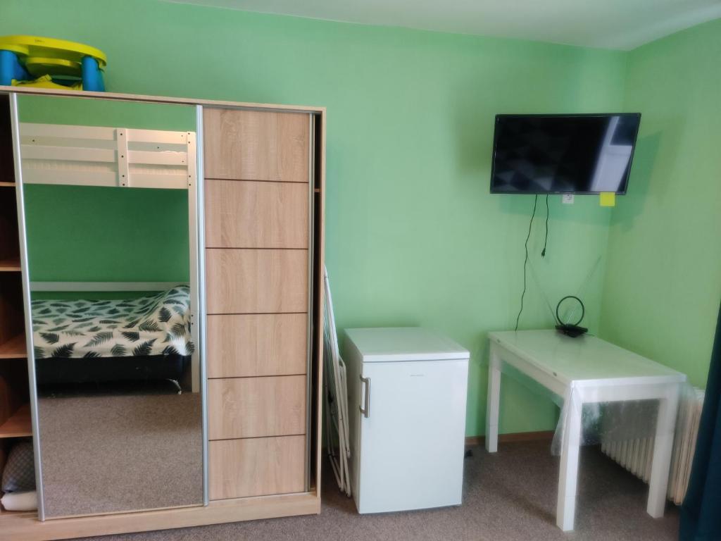 Postel nebo postele na pokoji v ubytování Vitajte v Ivachnovej 145