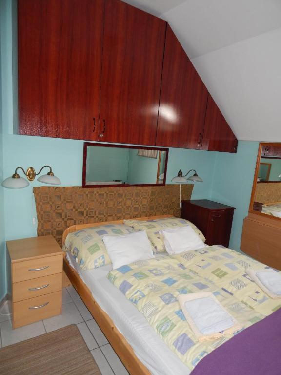 Postel nebo postele na pokoji v ubytování Hotel Balaton Fonyód