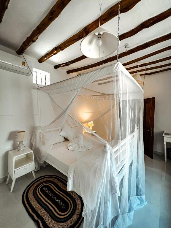 Postel nebo postele na pokoji v ubytování Met Beach Resort Malindi