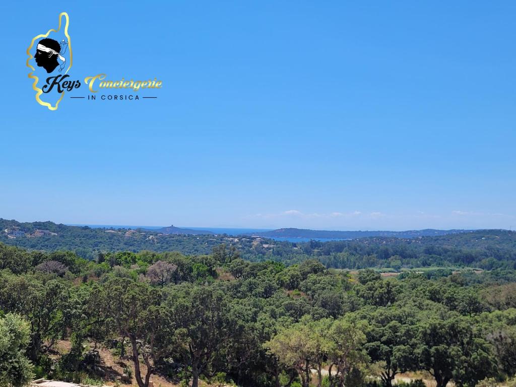 Fotografia z galérie ubytovania Casa Balancinu Vue panoramique sur montagne et Mer Piscine Privée v destinácii Sainte-Lucie de Porto-Vecchio