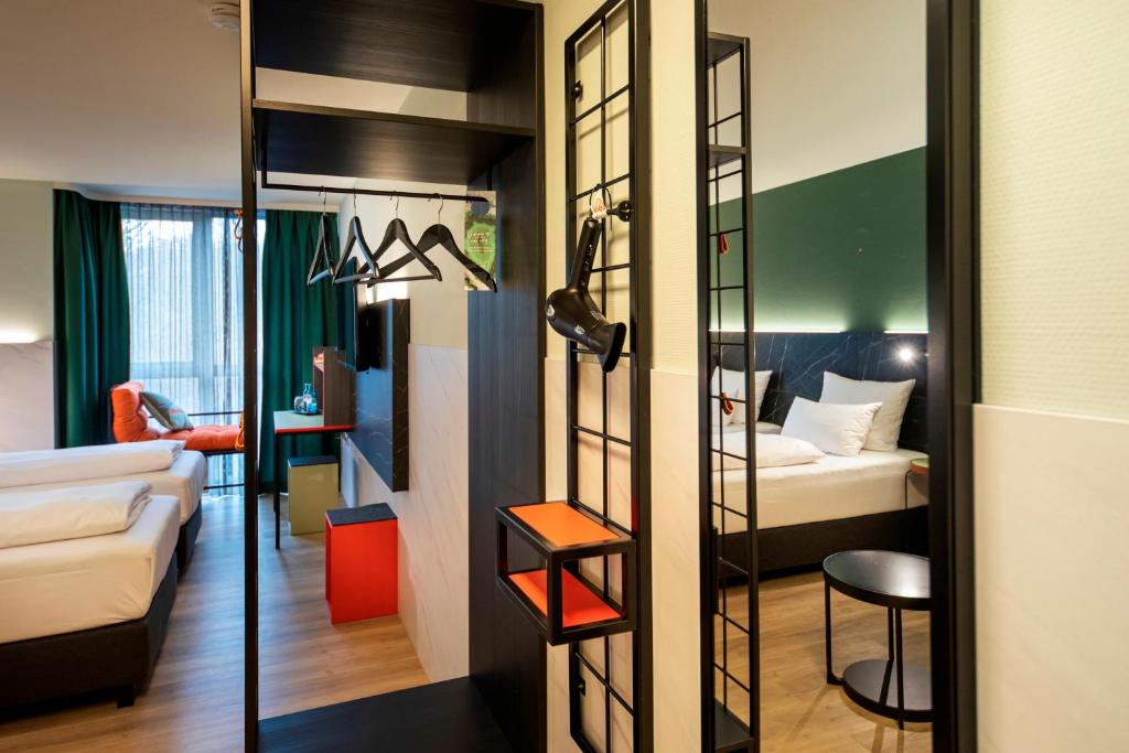 Postel nebo postele na pokoji v ubytování ACHAT Hotel Stuttgart Airport Messe