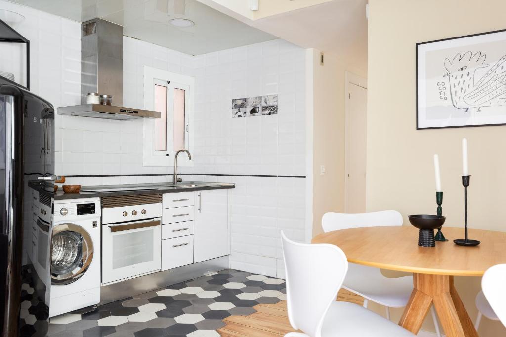 WOW Apartments by Olala Homes - Three-Bedroom Apartment 2.2