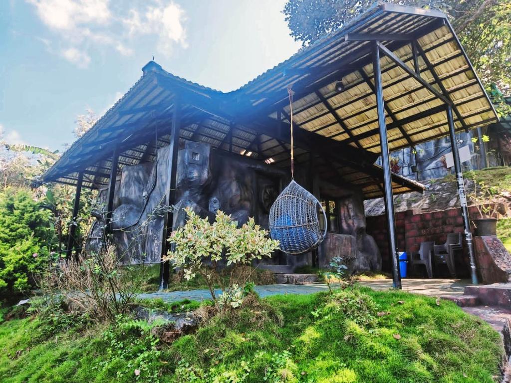 STAYMAKER Tranquil Caves And Resort - Housity