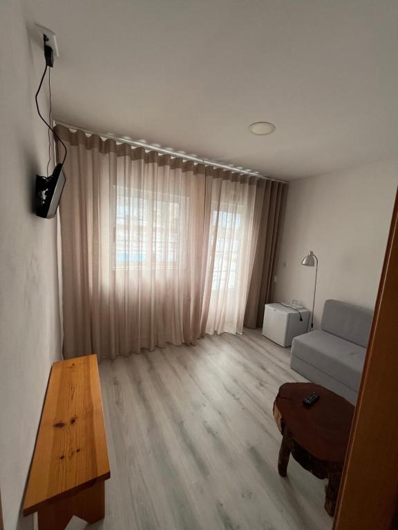 TV a/nebo společenská místnost v ubytování Zulla Nazaré`s Surf Village