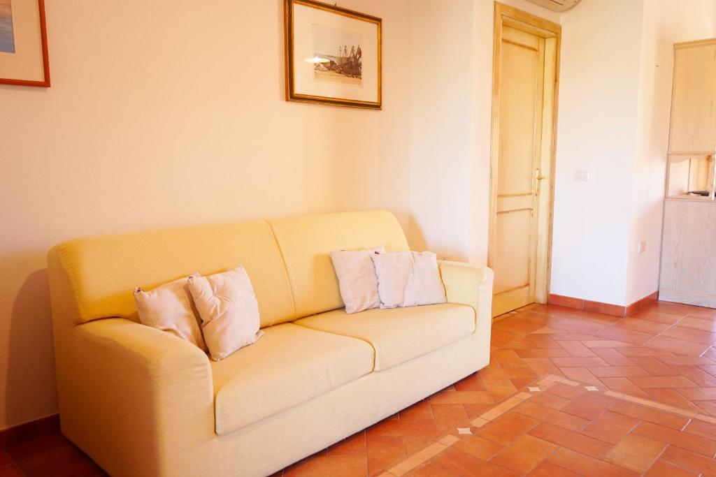 A seating area at Mereu Central Apartment