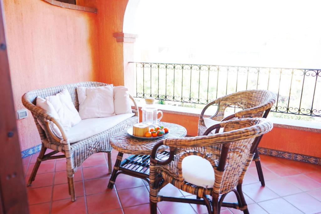 A seating area at Mereu Central Apartment