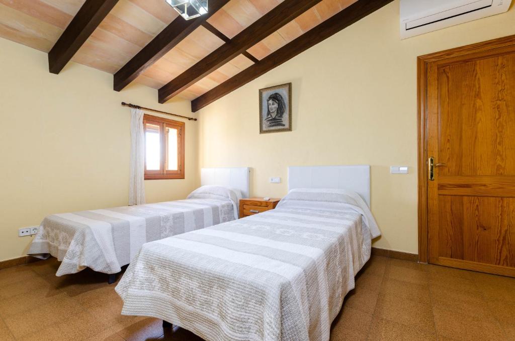 Postel nebo postele na pokoji v ubytování YourHouse Son Bosquer