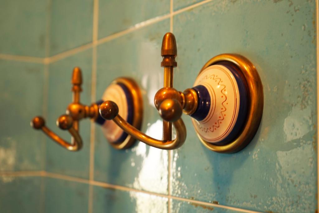 A bathroom at Mereu Central Apartment