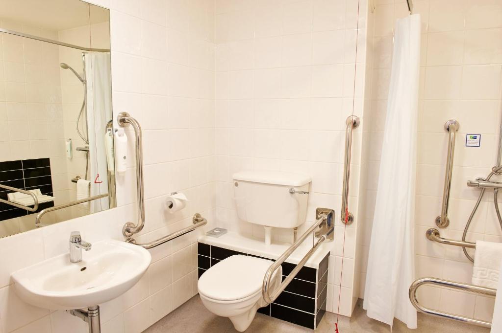 Holiday Inn Express Manchester Airport, an IHG Hotel - 