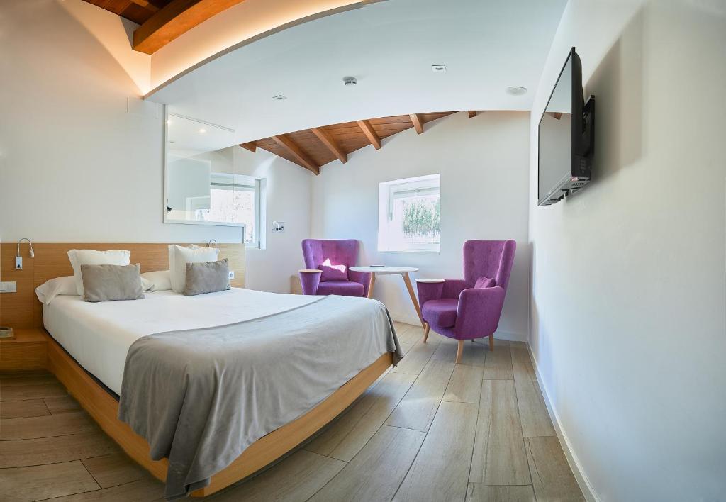 A bed or beds in a room at Hotel Nande