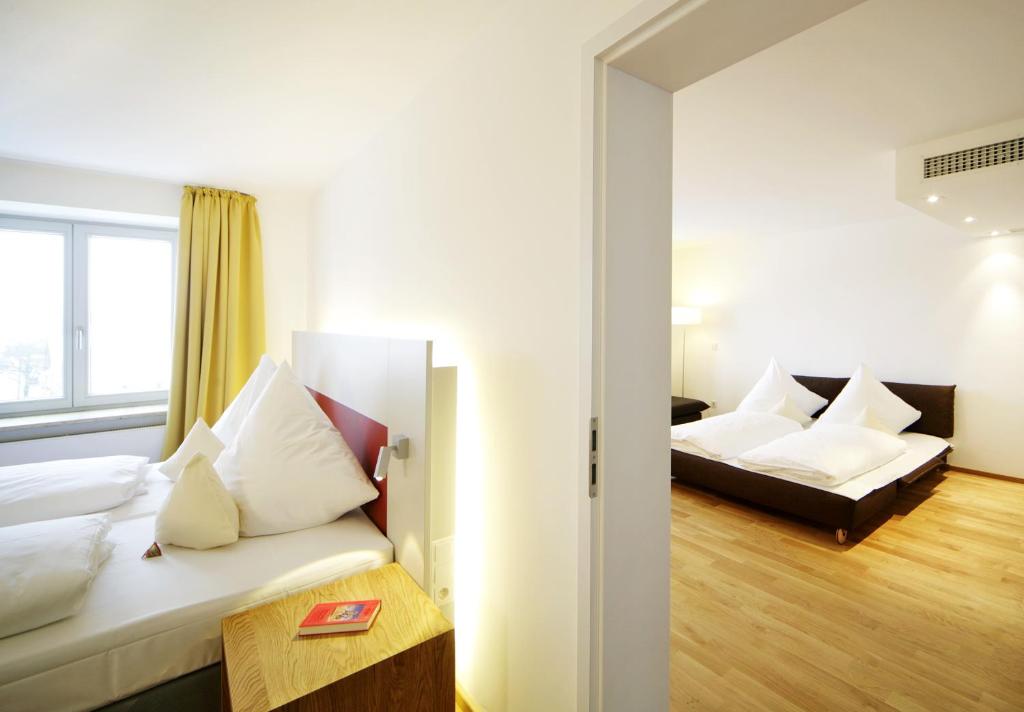 Postel nebo postele na pokoji v ubytování AKZENT Brauerei Hotel Hirsch