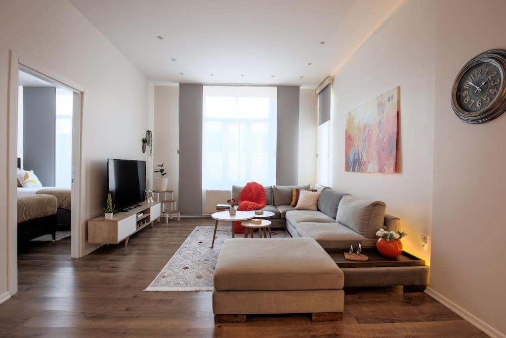 A seating area at Modern Flat with Central Location near Nisantasi