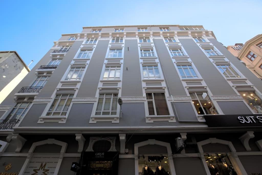 The building in which Az apartmant is located