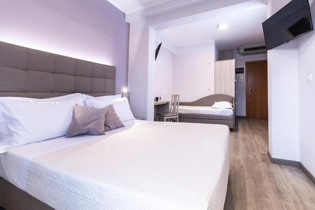 Postel nebo postele na pokoji v ubytování Hotel Alfonsina