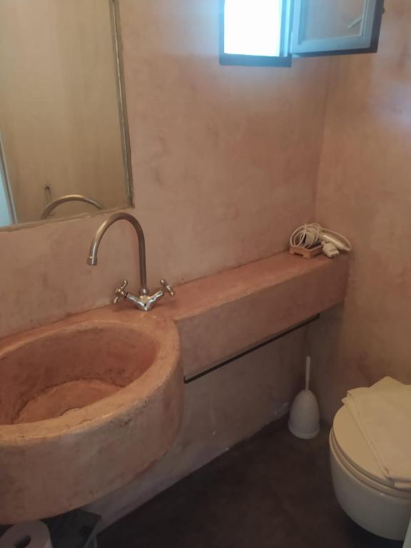 Koupelna v ubytování Dammusi IL SERRALH -Pantelleria-